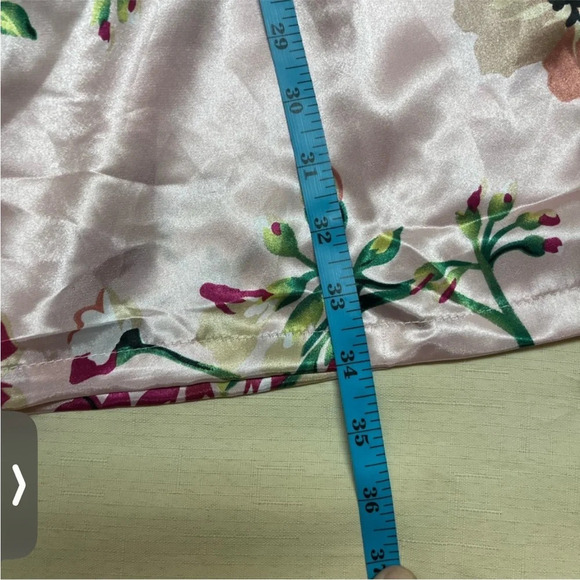 Ms. Lovely M/L floral satin robe with pockets - Picture 5 of 10